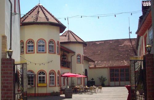 Donnersbergkreis District Hotel | Weinschlößchen im Weingut Roos