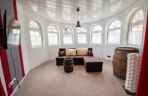 Donnersbergkreis District Hotel | Weinschlößchen im Weingut Roos