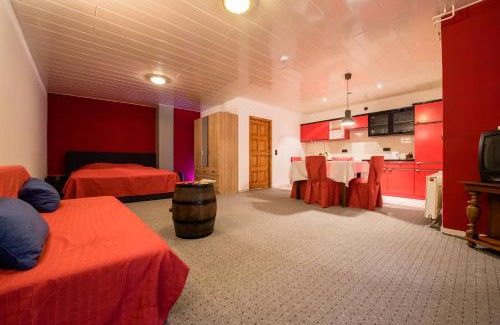 Donnersbergkreis District Hotel | Weinschlößchen im Weingut Roos