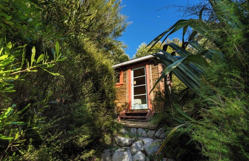 Collingwood Cabin | Weka Cabin - Ao Marama Retreat - Stunning Bush setting and Ocean Views