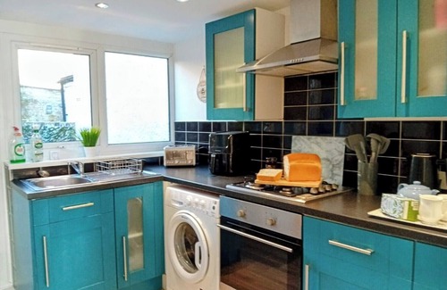 Bridgend Cottage | Welcome to your home away from home in the heart of Bridgend`s historic conservation area!