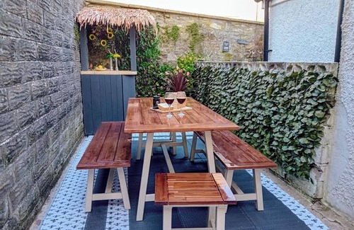 Bridgend Cottage | Welcome to your home away from home in the heart of Bridgend`s historic conservation area!