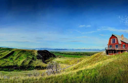 Wilsall Apartment | Welcome home to Quill Hill! Rural Montana at its best with modern amenities!