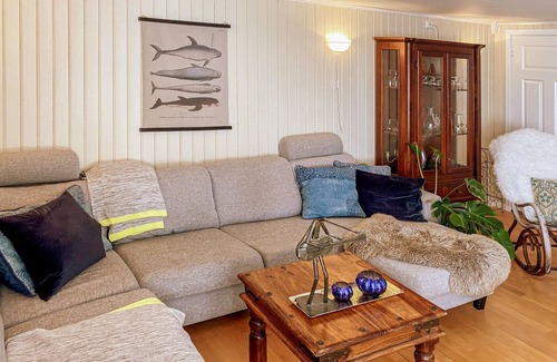 Agdenes House | Welcome to Agdenes and this quaint cottage, which is an outbuilding of the common property.