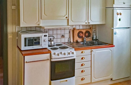 Agdenes House | Welcome to Agdenes and this quaint cottage, which is an outbuilding of the common property.