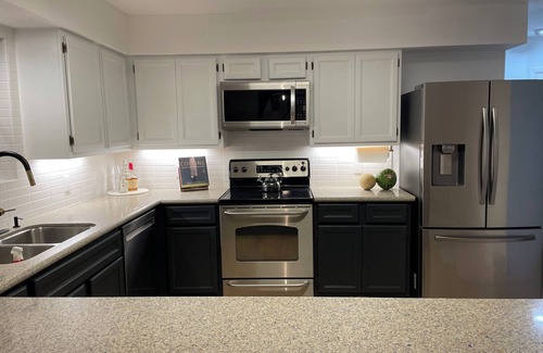 Apache Shores House | WELCOME TO CASA-LOLA A 4-bedroom house in Austin with WiFi, AC. Relax and unwind