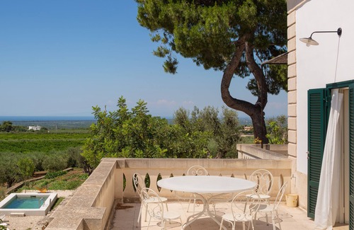Massafra House | Welcome to CASINA FIND your relaxation surrounded by breath-taking landscape