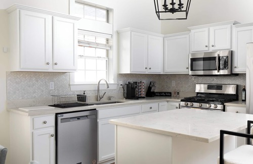 McCalla House | Welcome to Healing House, a charming 3-bedroom house with WiFi, AC, free parking