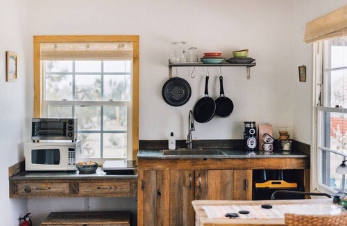 Joshua Tree Highlands Cabin | Welcome to Jackrabbit Cabin! Ideally located 5 minutes from JTNP and town of JT.