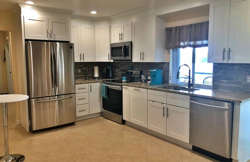 Royal Palm Beach House | Welcome to Lazy Palms! A lake front home in West Palm Beach.
