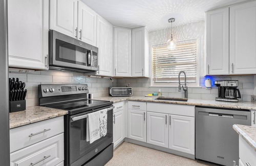 Riverside House | Welcome to Manatee Inn, a charming and cozy getaway located in Jupiter,Fl