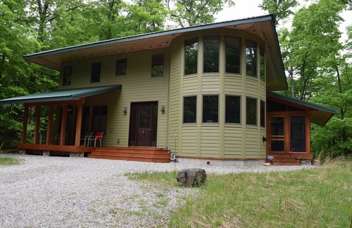 Frankfort House | Welcome to our cottage on the M22 corridor