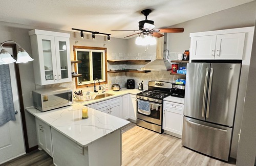 Shakopee House | Welcome to Shakopee! Promotion ending of October. Quickly Place Your Reservation