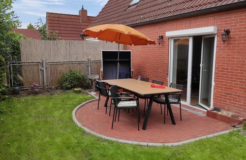 Rysum House | Welcome to the "Anna Lüttje Huske" - your cozy retreat in the historic