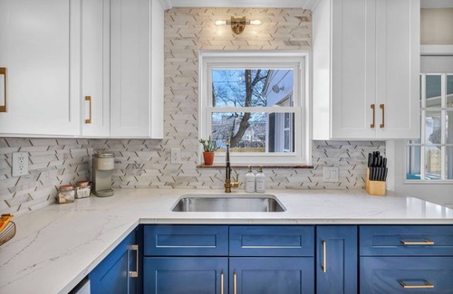 Richmond Heights House | Welcome to the Buckeye Bungalow, sleeps 8 with A/C, Wifi and games in Euclid