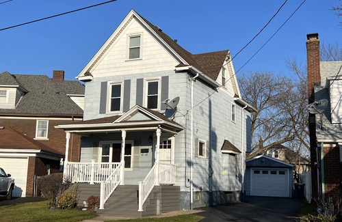 Niagara Falls House | Welcome to the Fort. Walking Distance to Niagara Falls.