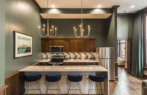 Downtown Nashville Apartment | Welcome to the legendary Southern Turf Building in the heart of downtown Nashville, Tennessee!