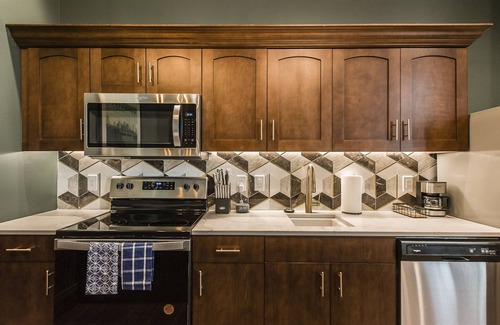 Downtown Nashville Apartment | Welcome to the legendary Southern Turf Building in the heart of downtown Nashville, Tennessee!
