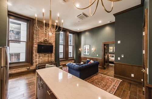 Downtown Nashville Apartment | Welcome to the legendary Southern Turf Building in the heart of downtown Nashville, Tennessee!