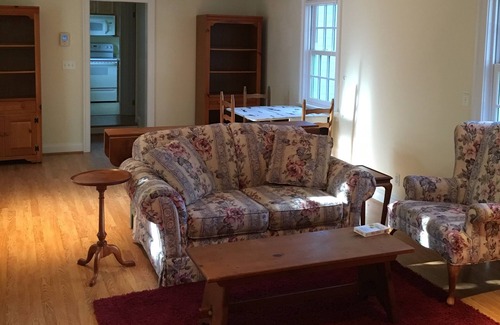 Warrenton Cottage | Welcome to the “old town cottage”