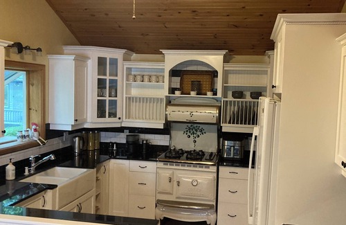 Marmora Cottage | Welcome to The Waters Edge on Crowe Lake