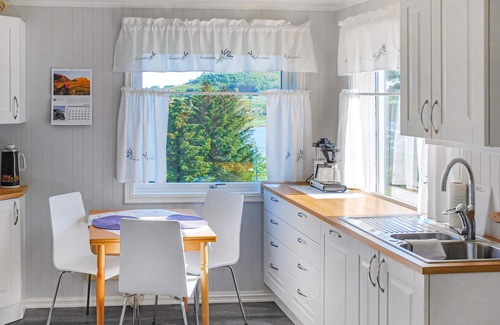 Vestvagøy House | Welcome to this cozy cottage in beautiful Leknes.
