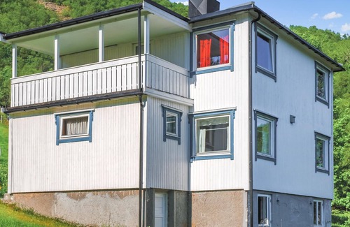 Vestvagøy House | Welcome to this cozy cottage in beautiful Leknes.