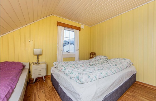 Møre og Romsdal House | Welcome to this lovely cottage with panoramic view over the Romsdalsfjord.