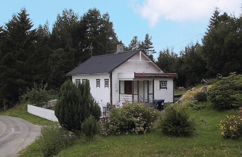 Aure House | Welcome to this simple but functional small cottage situated in very beautiful nature.