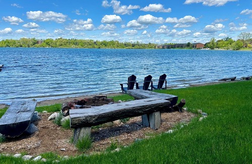 Bloomfield Hills House | Welcome to the Little Lake House! 4 bd/2.5bath & a private beach on Square Lake