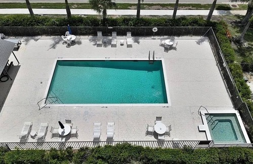 Iona Condo | Welcome to Your Luxurious Golf Getaway!