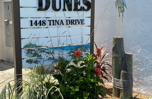 Navarre House | Welcome to Your New "HAPPY PLACE" on your Island get away!