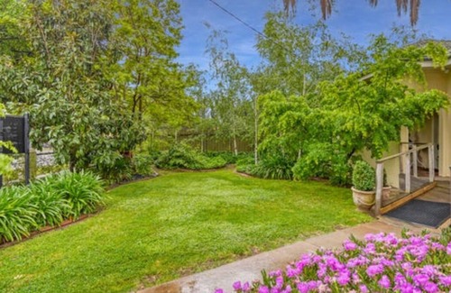 Shepparton House | Welcome to your perfect getaway in the heart of Shepparton! Nestled in the CBD