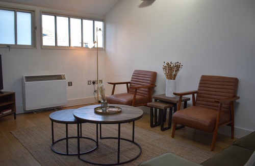 St George's Quarter Apartment | Welcome to your stylish Liverpool City Centre loft retreat!
