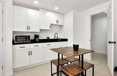 Daytona Beach Shores Hotel | Welcome to your cozy retreat in Daytona Shores, just steps from the Atlantic Ocean. Perfect for solo travelers or couples, this comfy motel studio offers easy beach access and is surrounded by great local restaurants and cafés.