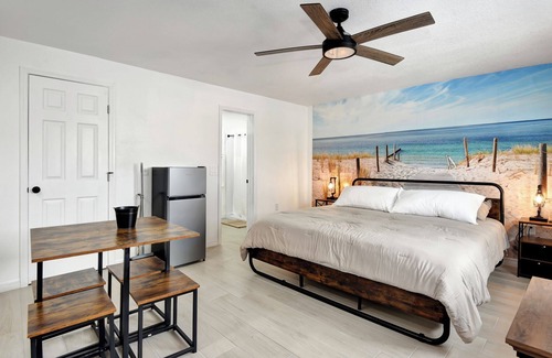 Daytona Beach Shores Hotel | Welcome to your cozy retreat in Daytona Shores, just steps from the Atlantic Ocean. Perfect for solo travelers or couples, this comfy motel studio offers easy beach access and is surrounded by great local restaurants and cafés.