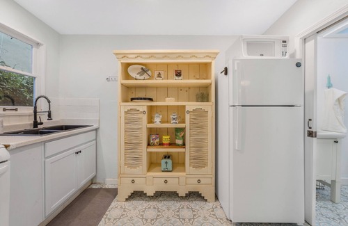 Laguna House | Welcoming 1-bedroom CasaLuna in Santa Barbara- Pet-Friendly