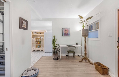 Laguna House | Welcoming 1-bedroom CasaLuna in Santa Barbara- Pet-Friendly