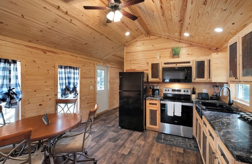 Jamestown Cabin | Welcoming 2 Bedroom 1 Bath Tiny Cabin located at Lake Cumberland #402