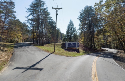 Jamestown Cabin | Welcoming 2 Bedroom 1 Bath Tiny Cabin located at Lake Cumberland #402