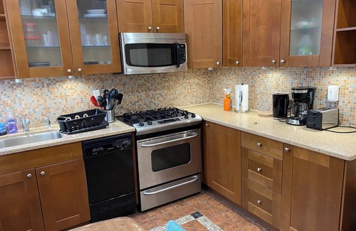 Jersey City Condo | Welcoming 2-bedroom condo with AC in Jersey City