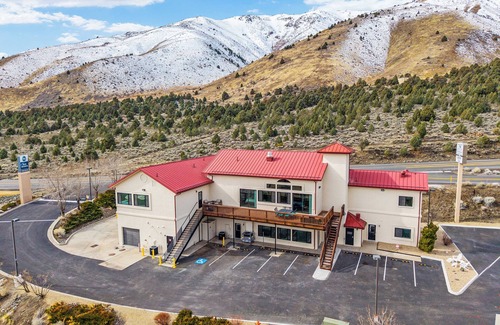 Gardnerville Condo | Welcoming 3-bedroom suite in Gardnerville, NV near Topaz Lake