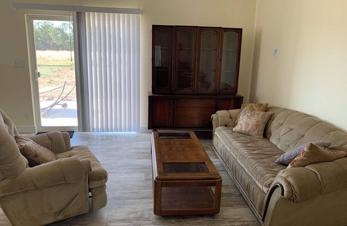 Linden House | Welcoming 3-bedroom house with AC in Linden