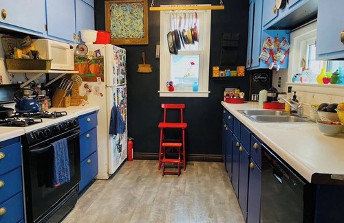 Bryant Pattengill East House | Welcoming, Boho Chic, cozy, well-situated. Walk to the stadium, coffee & bars.