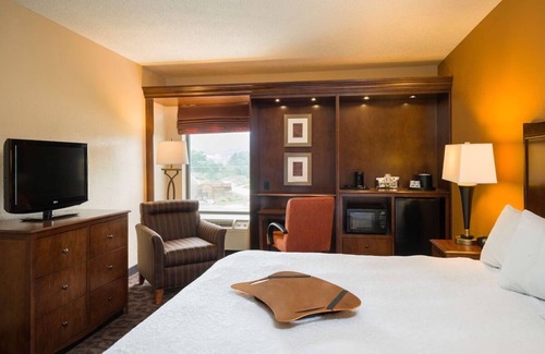 Danville Hotel | Welcoming Danville Retreat: Free Parking, Pet-Friendly, near Route 80