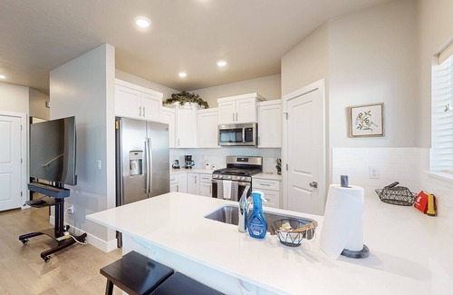 Cedar City House | Welcoming end-row townhouse with mtn views, wifi + dog friendly