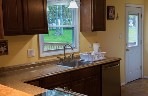 Albrightsville House | Welcoming Family Home in Amenity Filled Private Community - 1 block from Lake