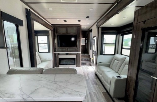 Cotulla House | Welcoming RV with AC in CotullanLocated at Cowboy’s RV Park on a spacious lot.