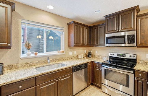 Mount Tabor House | Welcoming Space - 4Bed/3.5Bath Steps from Mt. Tabor Park