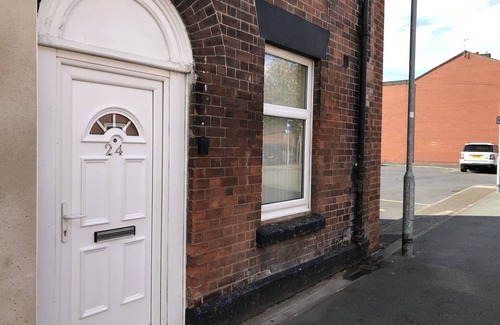 St Helens House | Welcoming spacious 2-bedroom house in St Helens